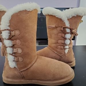 Lugz sheepskin suede boots with tassels